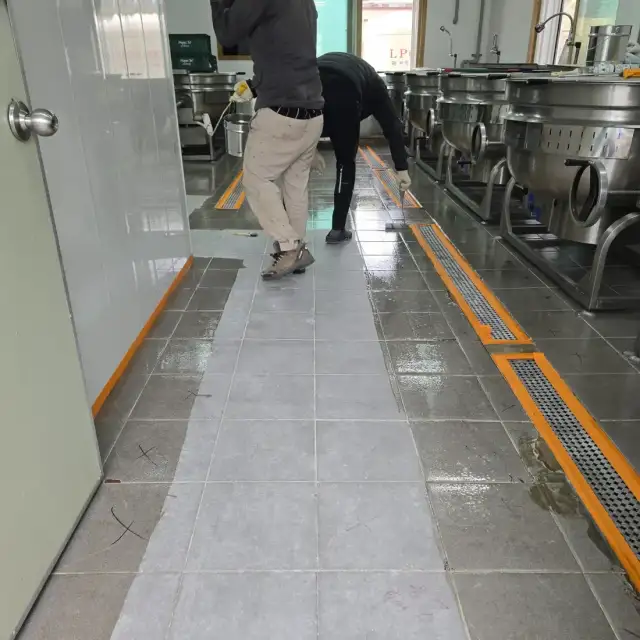 조리실바닥 에폭시 시공 작업 현장